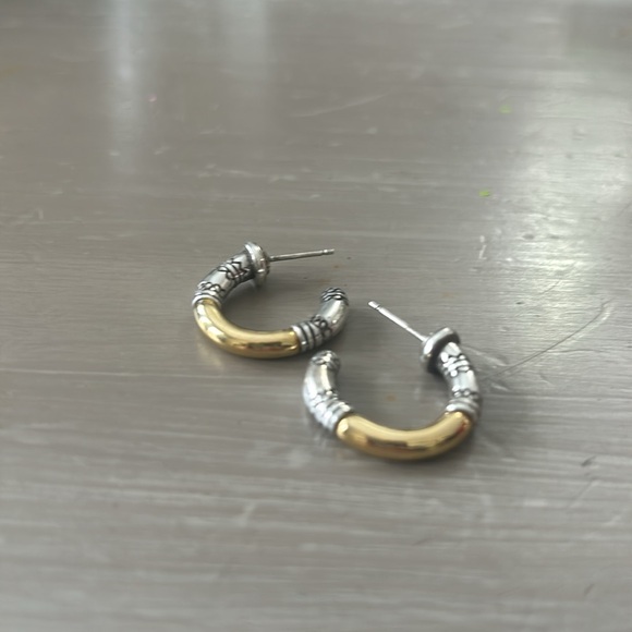 Vintage! BRIGHTON Two Toned Silver Gold Plated Filligree Huggie Hoop Earrings. - Picture 2 of 3
